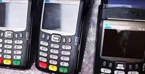 pos机盖子盖不上扣不住，掉了怎么安装